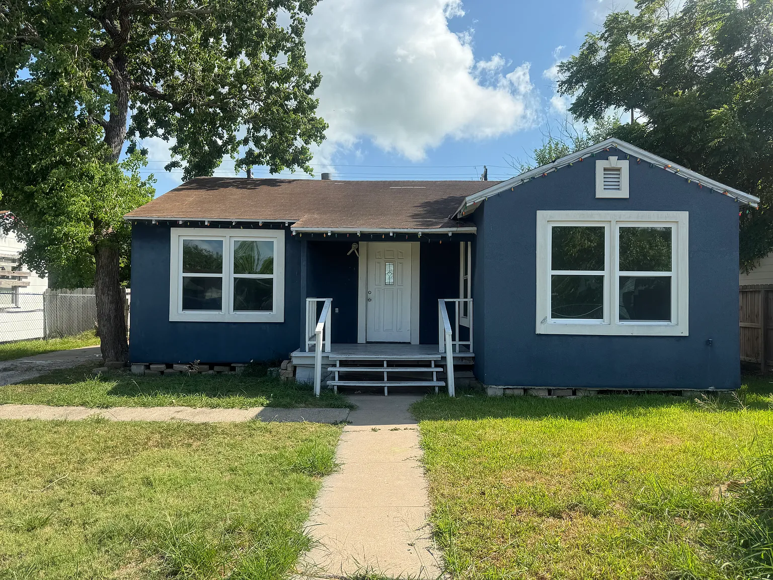 3 bed, 936 sqft, $1,550 — Photo 1