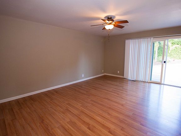 3rd image of 504 Deer Ct