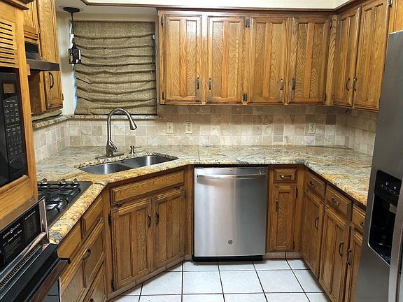 5th image of 849 Woodmoor Dr