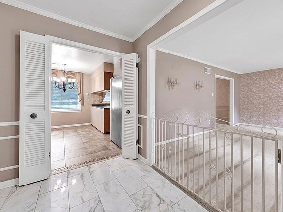 2nd image of 5075 Oak Meadow Ave