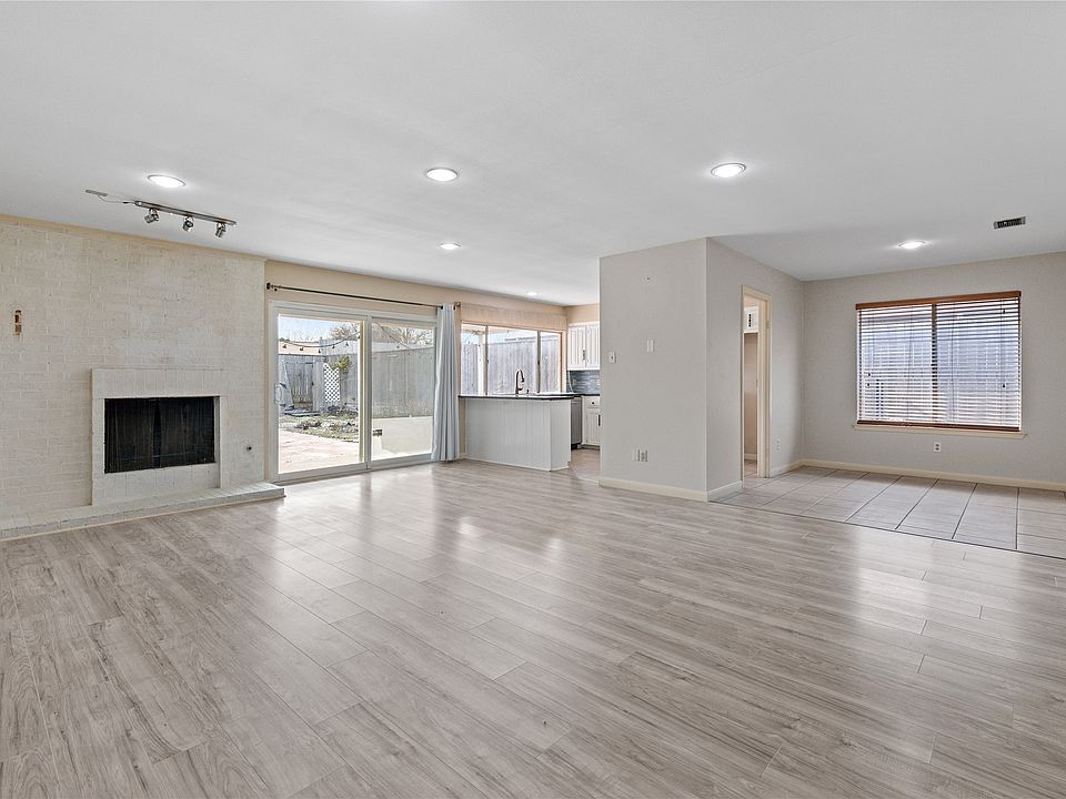 1st image of 1722 Plantation Rd