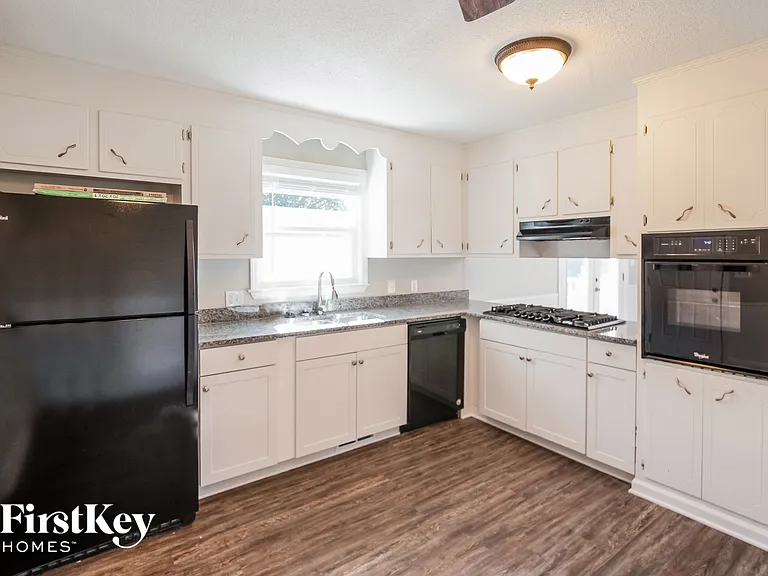 729 Harbor View Rd — Photo 7