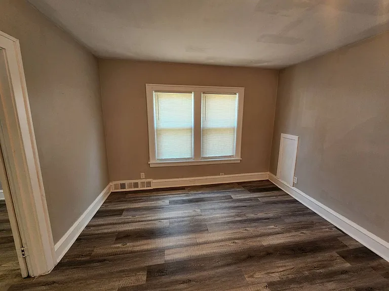 974 Royal Rd — Photo 12