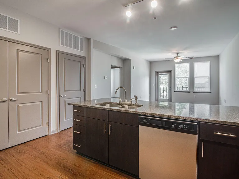 Marvel Apartments — Photo 48