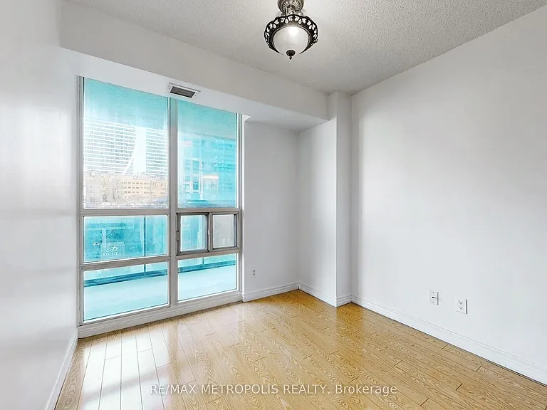 30 Grand Trunk Cres #502 — Photo 23