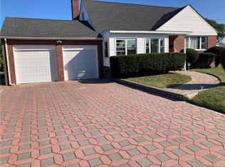 113 Barnum St, West Babylon, NY 11704