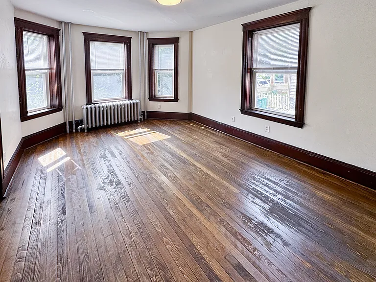 9 Fairfield St #1 — Photo 2