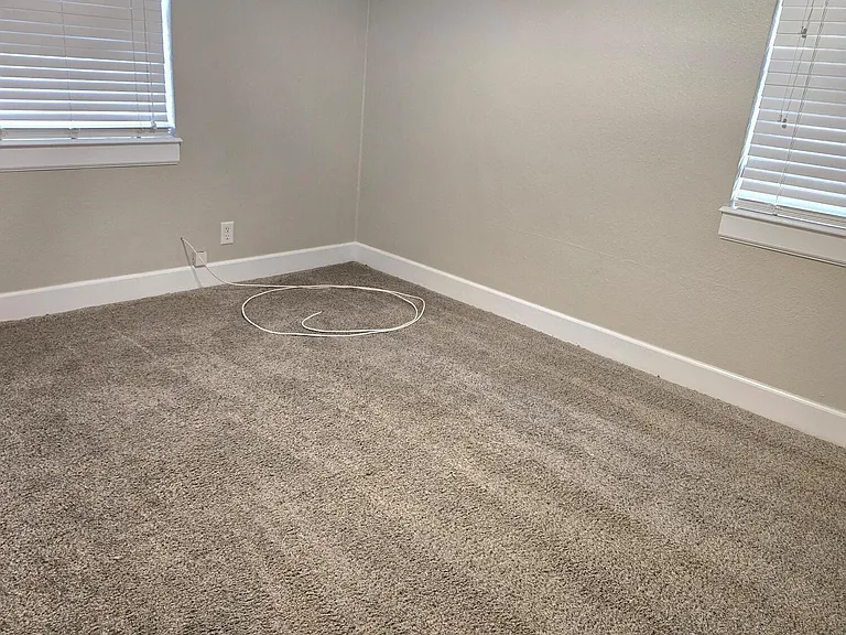 615 Luna Ct — Photo 28