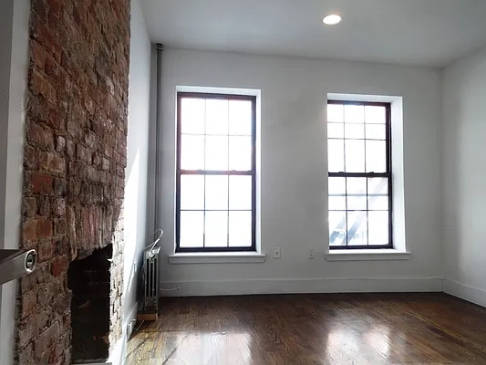 Rented by Blue Egg Realty Corp | media 29