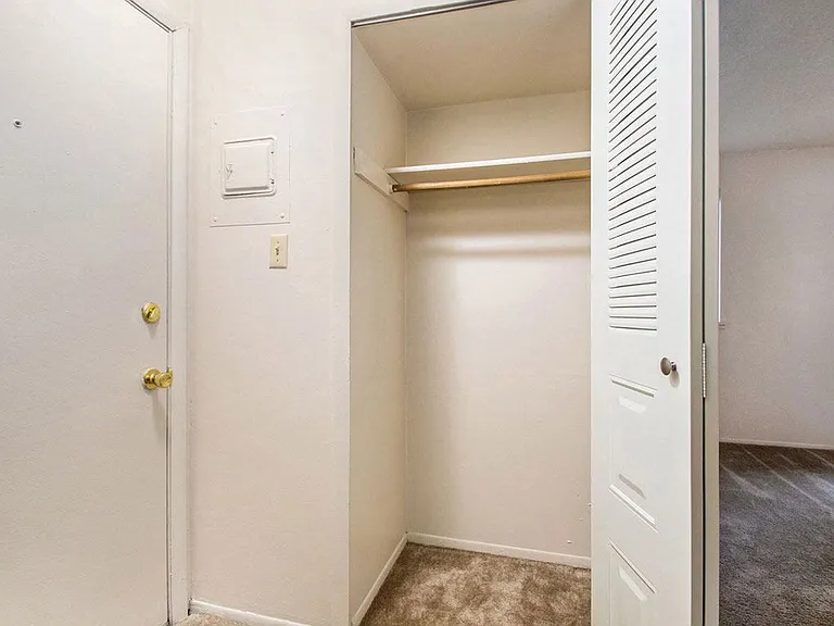 Hickory Village Apartments — Photo 26
