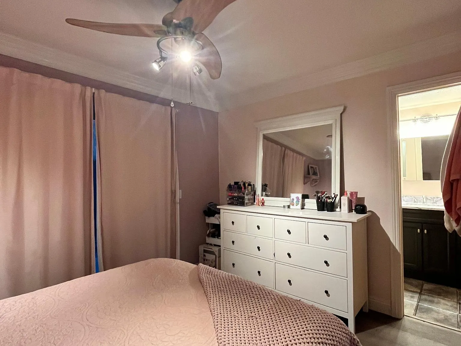 1 bed, 500 sqft, $2,100 — Photo 3