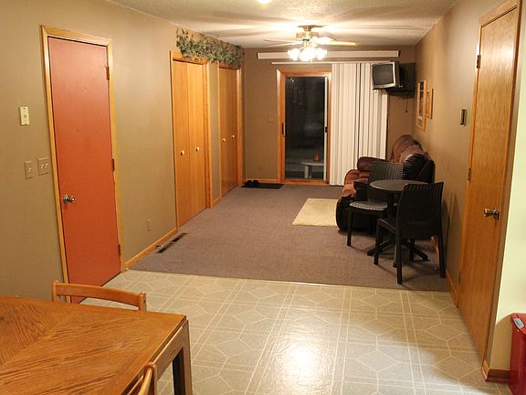 5th image of 907 Pine Ave W