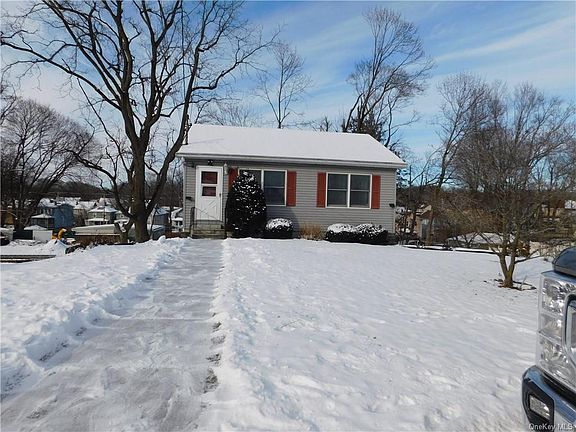 2nd image of 12 Underhill Pl
