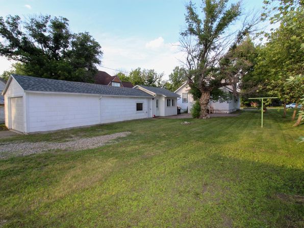304 1st St SW, Towner, ND 58788