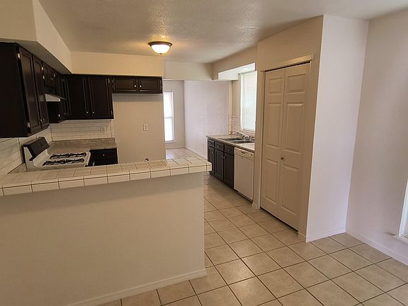 4th image of 10406 Ashwood Dr