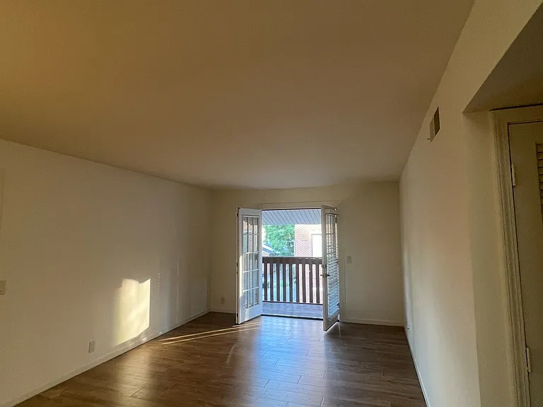 2905 Burch Ave #12 — Photo 9