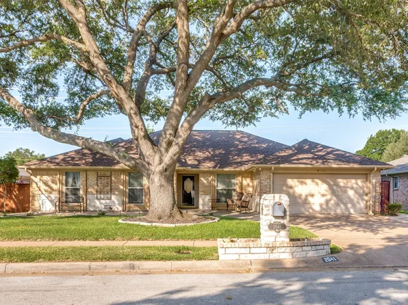 2041 Parkridge Dr, Hurst, TX 76054