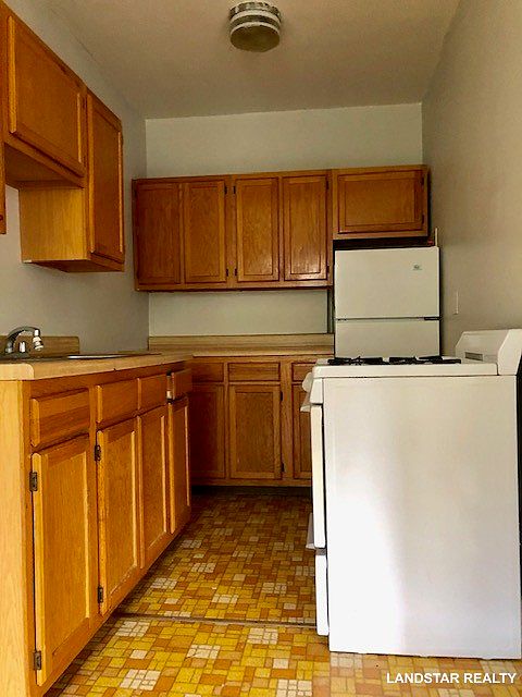 1st image of 4615 N Lincoln Ave