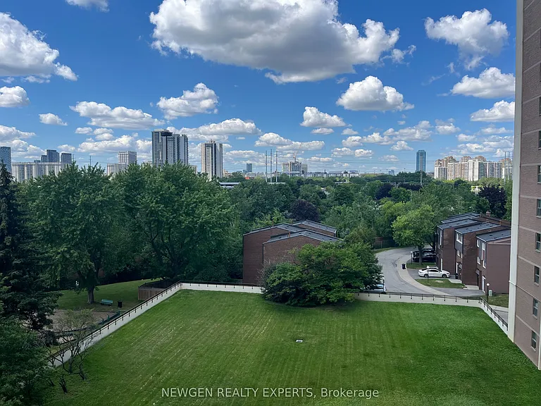 15 Vicora Linkway #604 — Photo 17