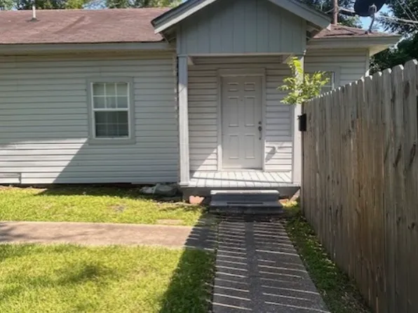 501 1/2 W Frank Ave, Lufkin, TX 75904