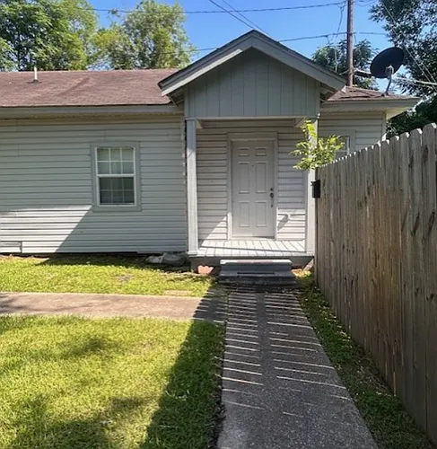 501 1/2 W Frank Ave Photo 1