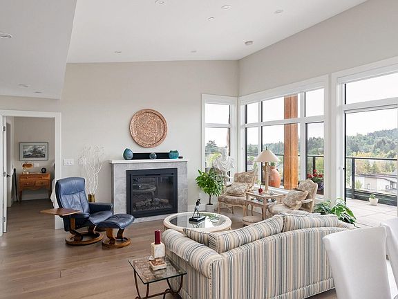 5th image of 2520 Hackett Cres #603