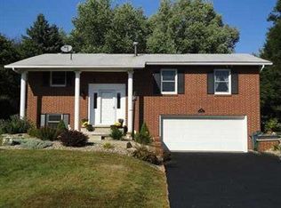 230 Laura Dr, New Kensington, PA 15068