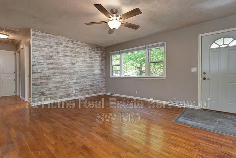 2425 S Dollison Ave — Photo 9