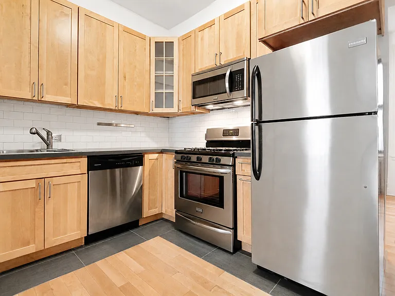 659 Washington St #1F — Photo 3