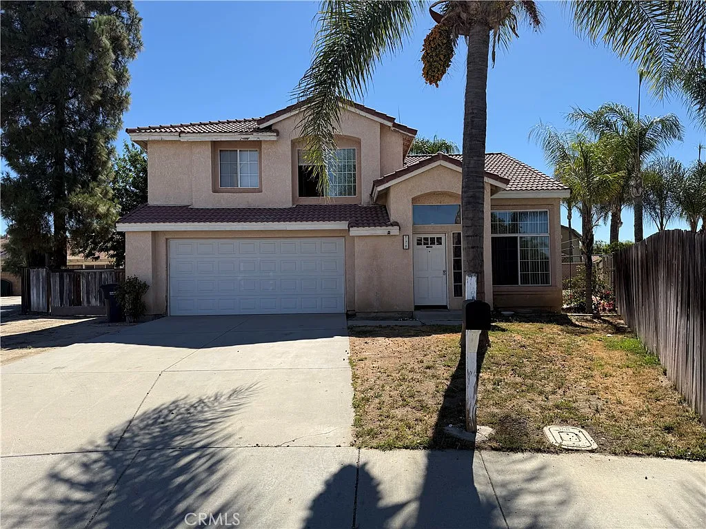 4 bed, 1977 sqft, $2,600 — Photo 2