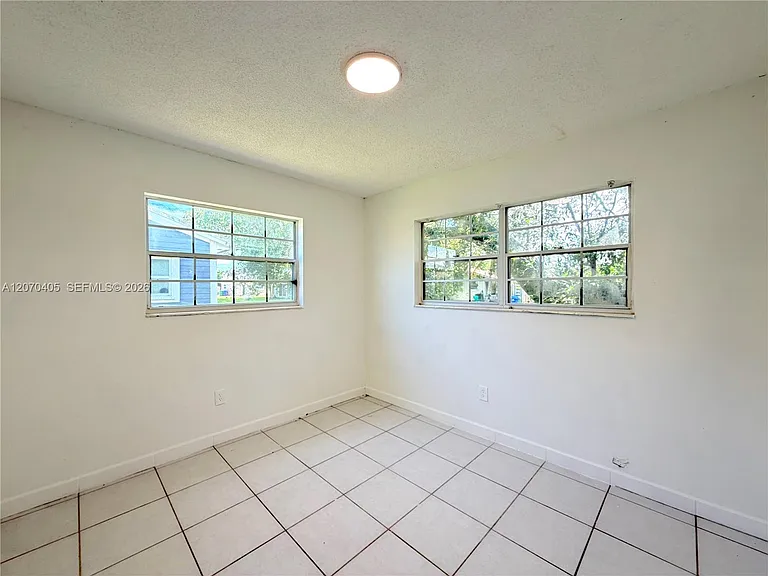 9850 W Heather Ln — Photo 11