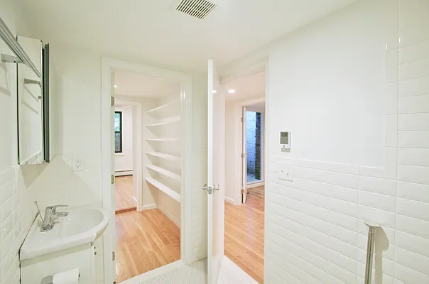Rented by R New York | media 10
