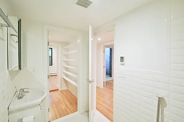 Rented by R New York