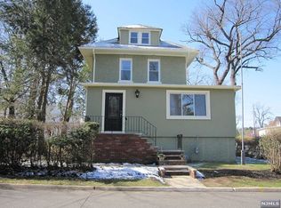 32 S Prospect Ter, Teaneck, NJ 07666
