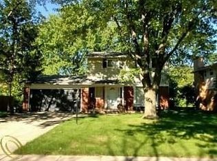 28219 E Larkmoor Dr, Southfield, MI 48076