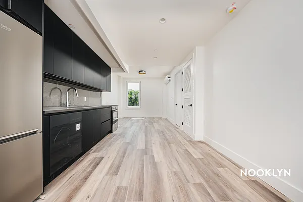 Rented by Nooklyn NYC LLC | media 105