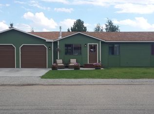 16 Opal St, Pinedale, WY 82941
