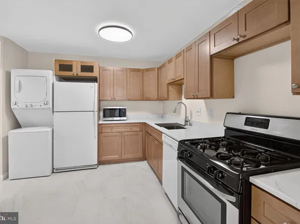 4620 N Park Ave APT 811E, Chevy Chase, MD 20815