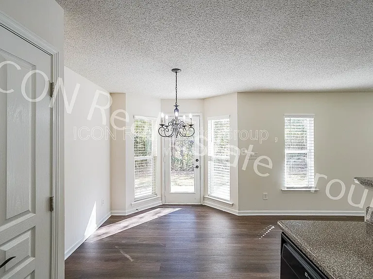 467 Colonial Walk — Photo 13
