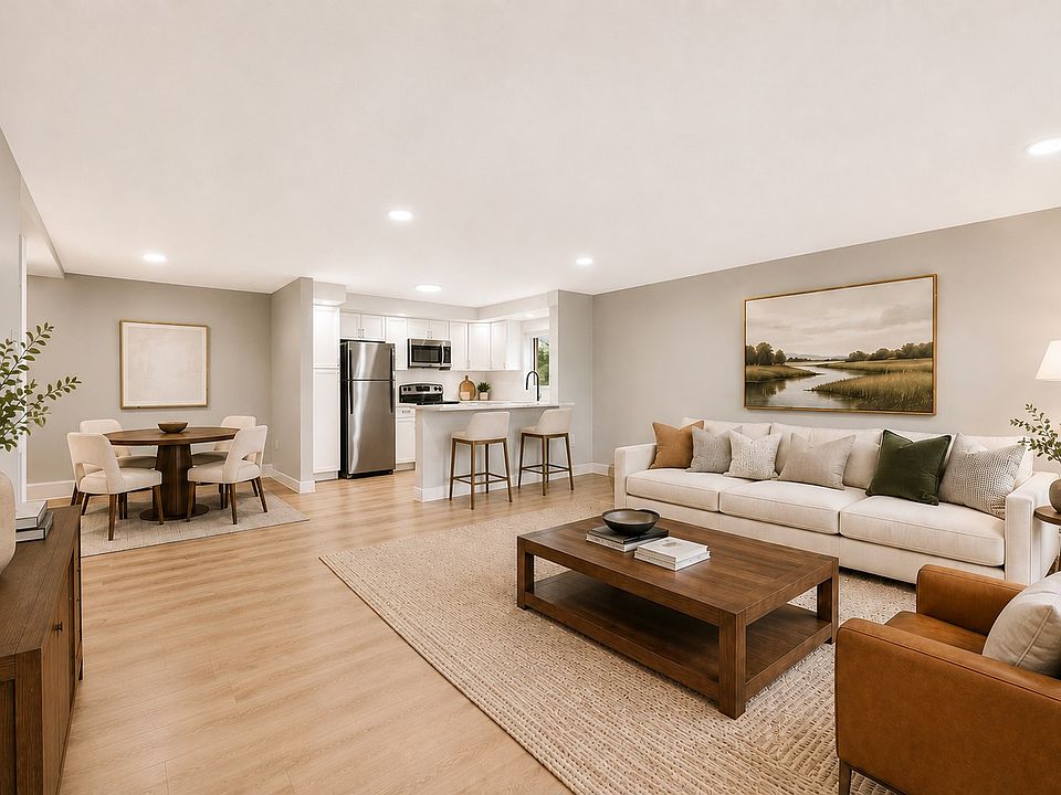 1st image of 7 Stonehill Dr #4