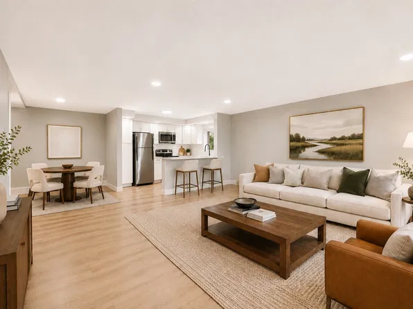 7 Stonehill Dr #4, Stoneham, MA 02180