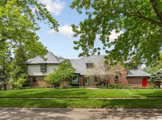 9906 Broadmoor Rd, Omaha, NE 68114