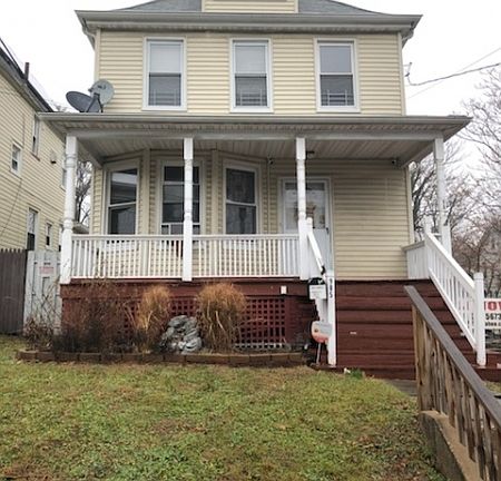 2nd image of 907 Chancellor Ave