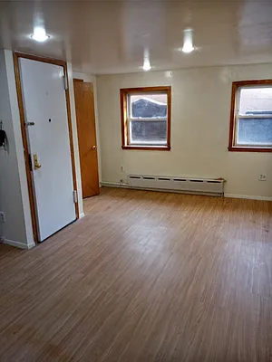 Rented by Tip Top Realty Corp | media 3