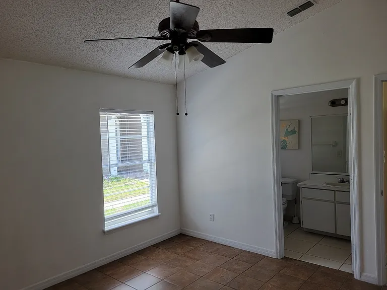 205 San Gabriel St — Photo 8