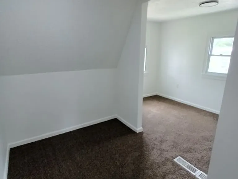 2044 Garrick Ave — Photo 25