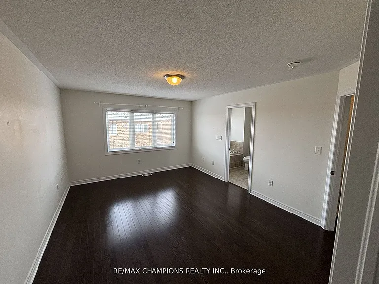 64 Pennycross Cres — Photo 13
