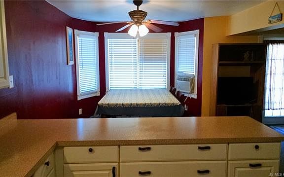 5th image of 443 West Ave