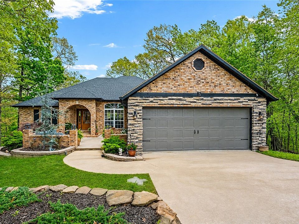 1st image of 5 Lacock Ln