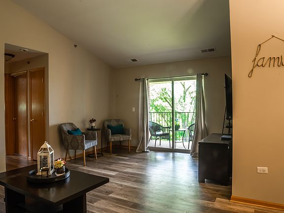 4th image of 7010 Heritage Cir #7-3C